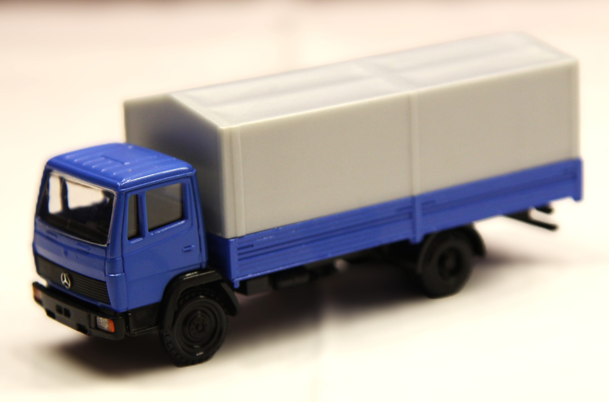 Mercedes-Benz_709-1114_Pritschenwagen (2)_Bearbeitet