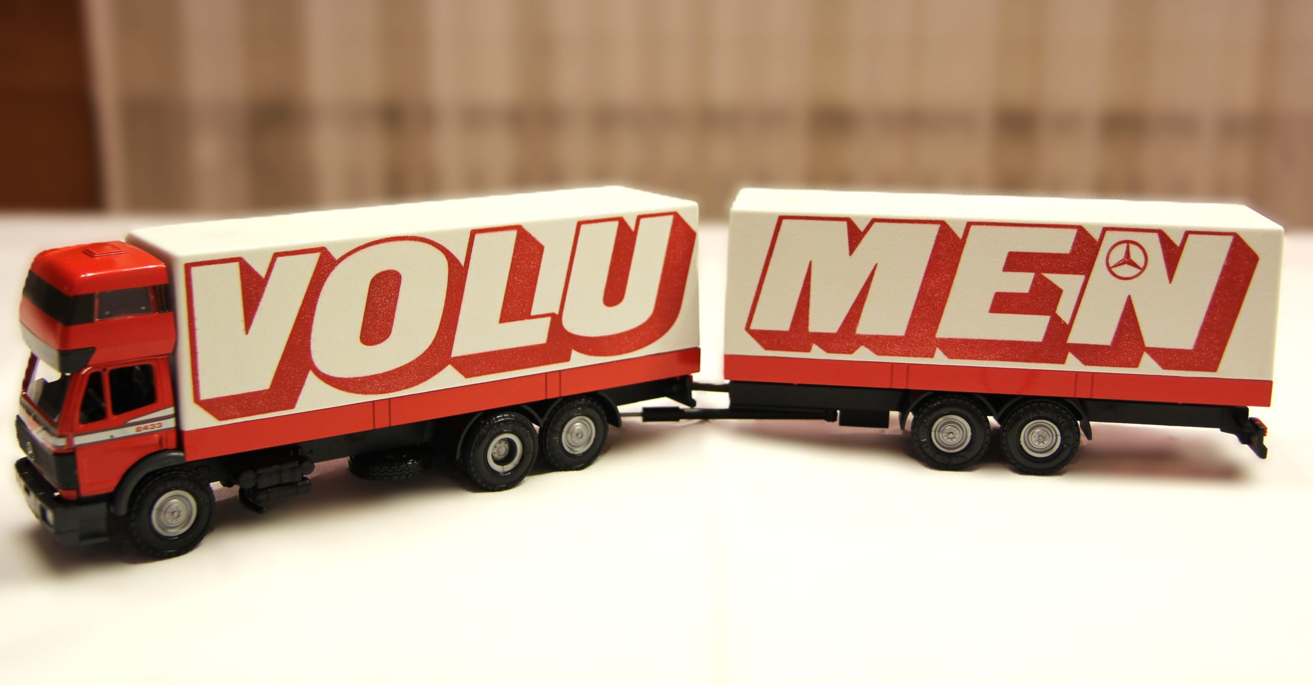 Mercedes_Benz_2433L_6x2_Volumenfahrzeug (3)_Bearbeitet